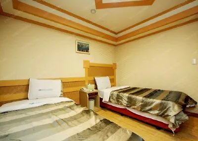 Rainbow Hotel Seoul 2*,